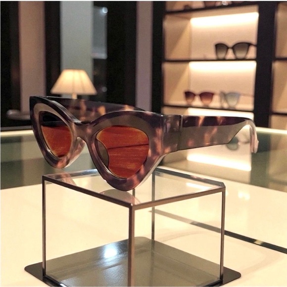 Venturia Accessories - Chic Tortoiseshell Cat-Eye Sunglasses